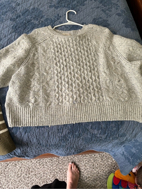 Universal Thread Sweaters - Universal Thread Light Gray Cable Knit Crewneck Sweater